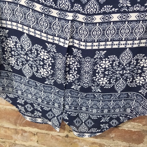 🌲Pink Republic Blouse, blue and white, back slit - Picture 6 of 7